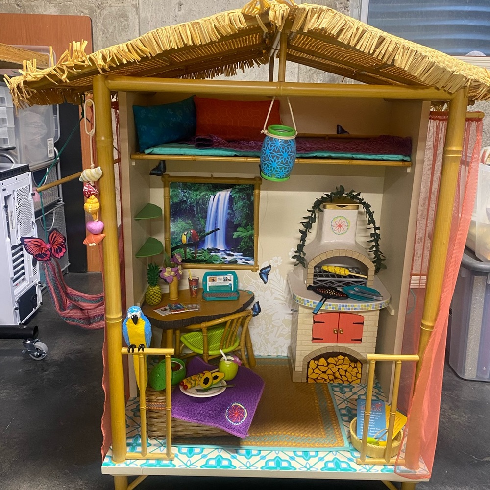 American Girl Lea’s Rainforest House w/ Accessories **Discontinued**